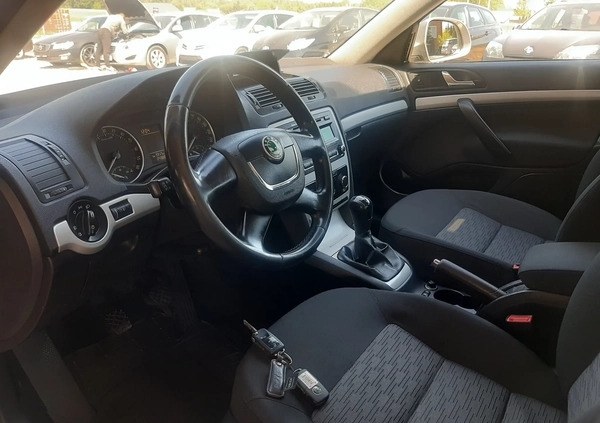 Skoda Octavia cena 20900 przebieg: 243866, rok produkcji 2010 z Oborniki małe 352